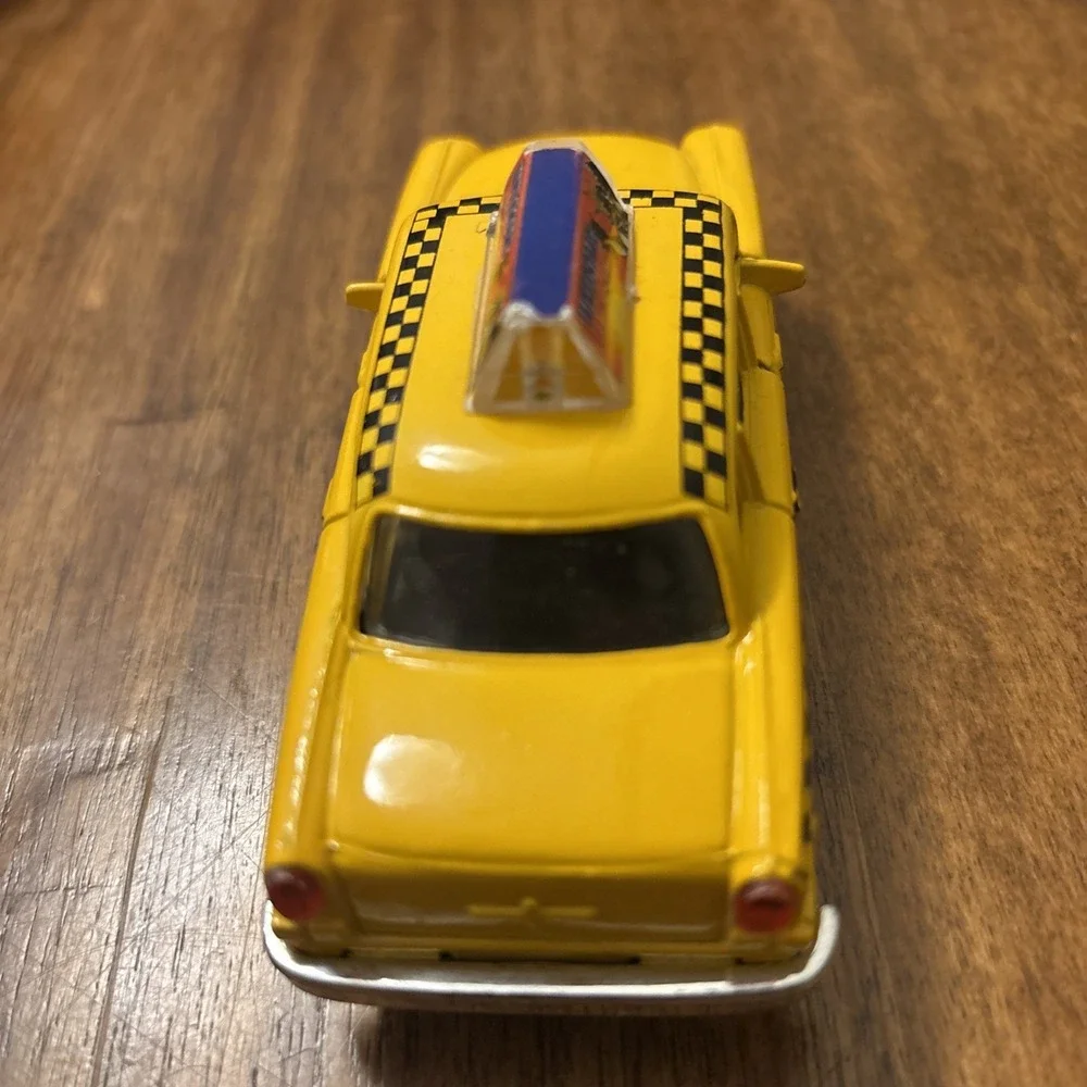 New York City Pull Back Diecast Checkered NYC Taxi Cab Car + Opening Doors
